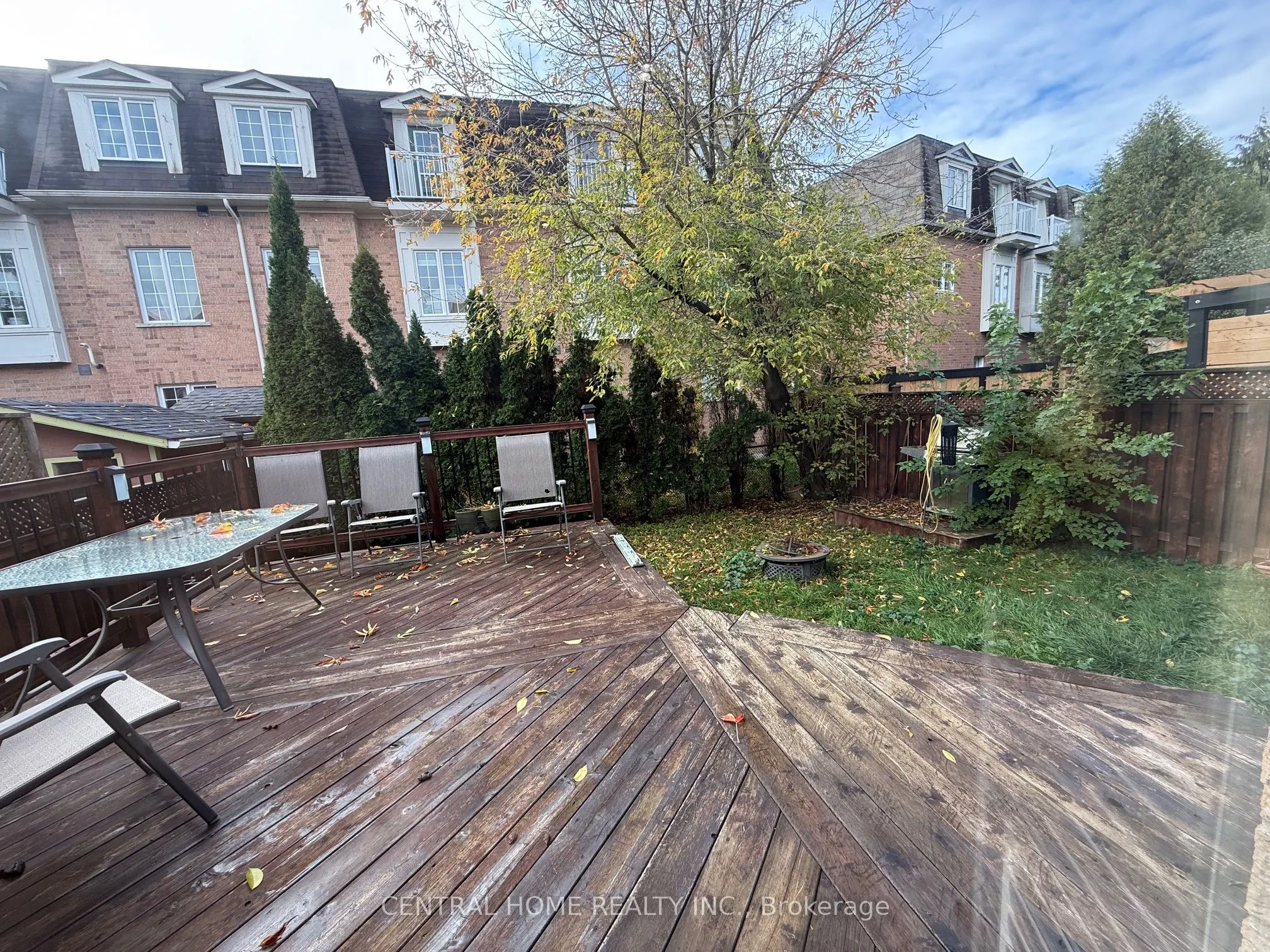 89 Old Colony Road, #main floor