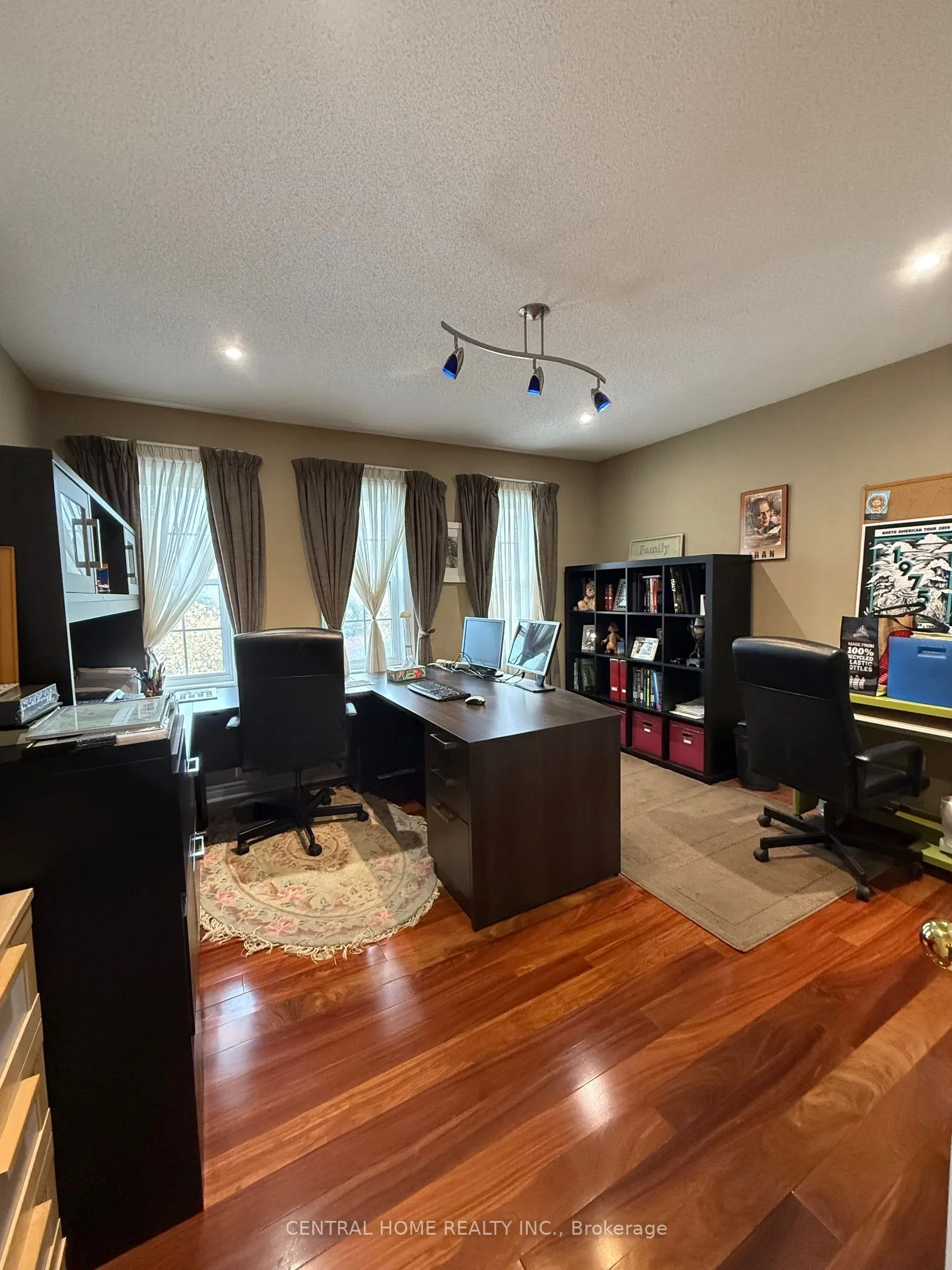 89 Old Colony Road, #main floor