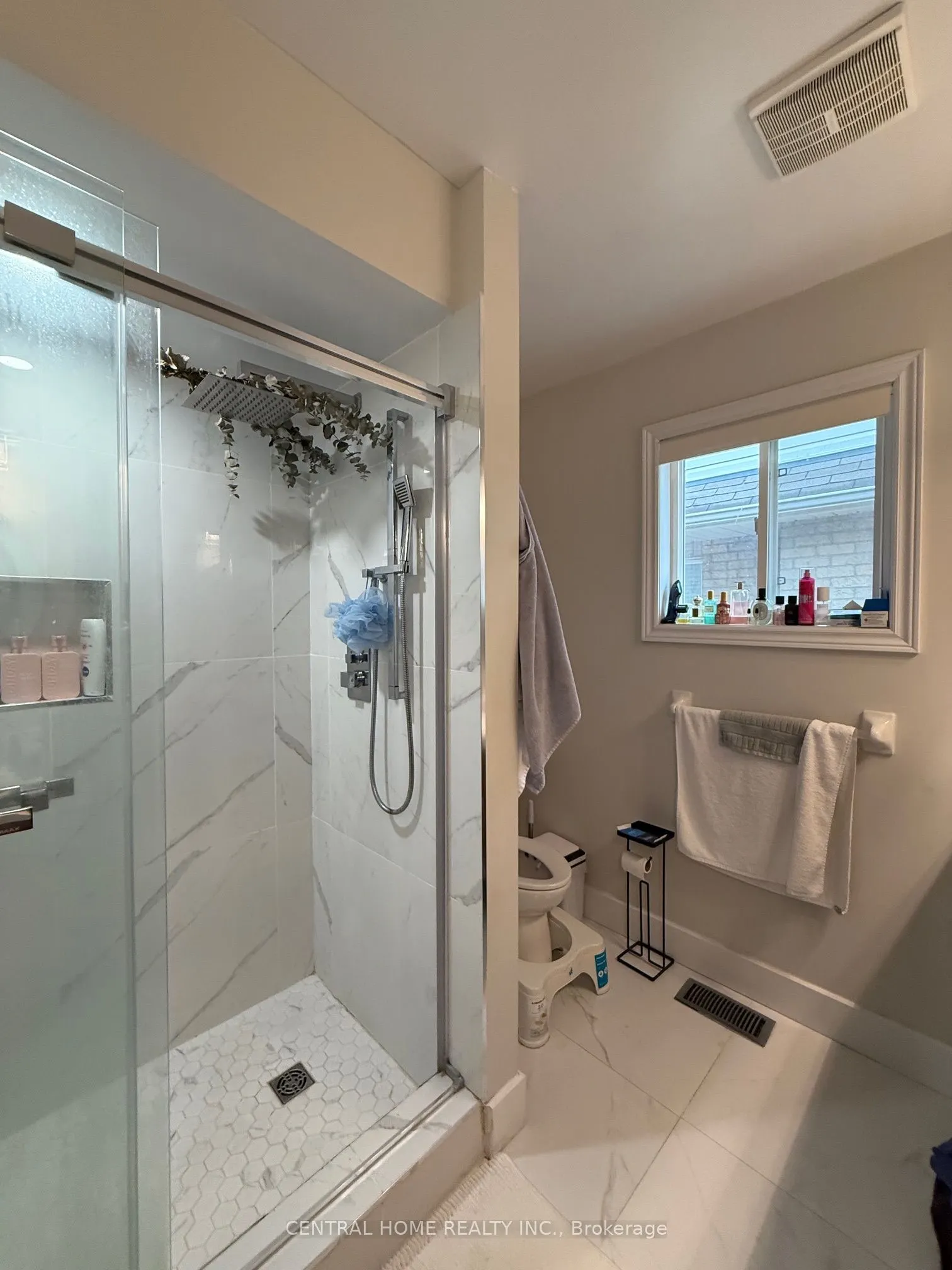 89 Old Colony Road, #main floor