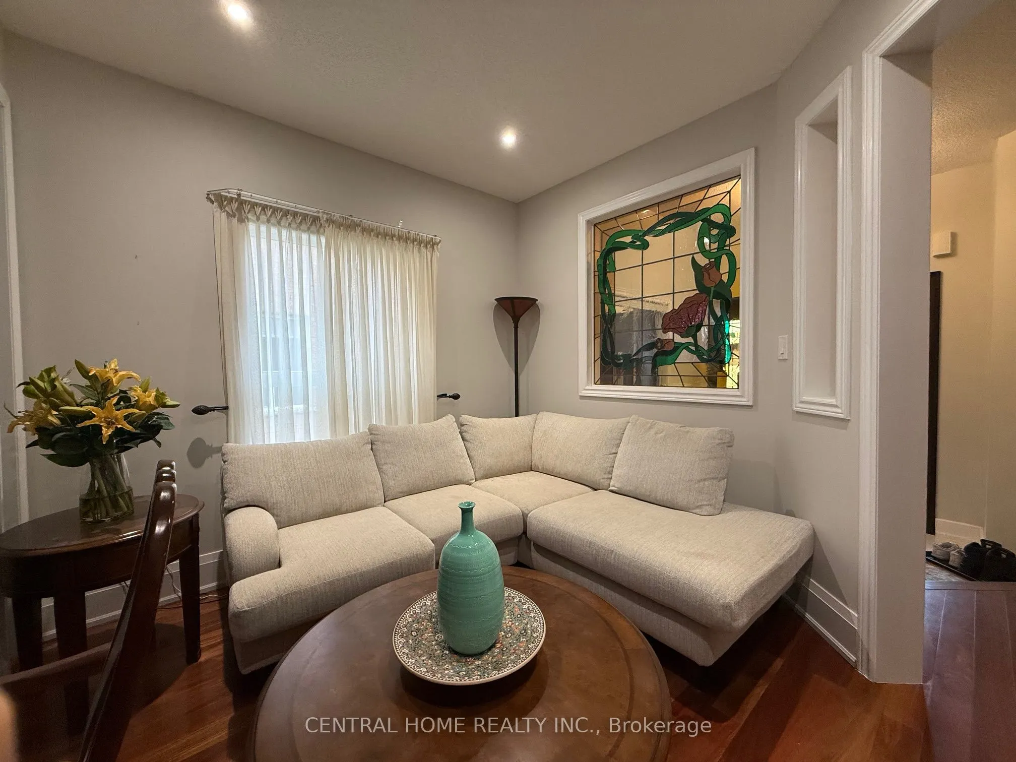 89 Old Colony Road, #main floor