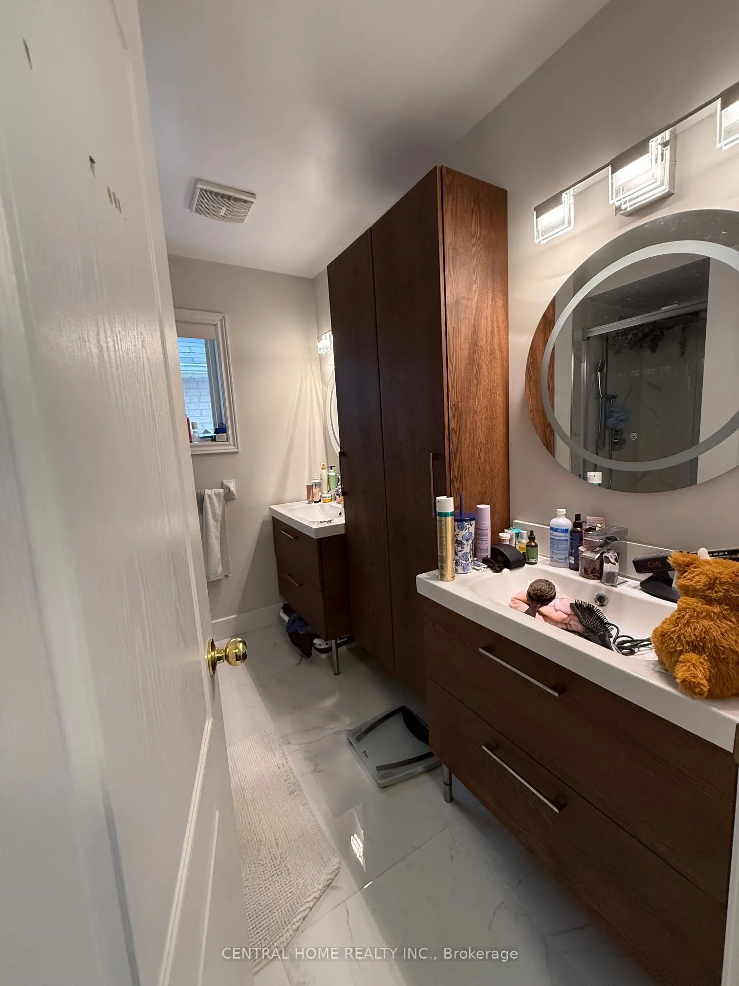 89 Old Colony Road, #main floor