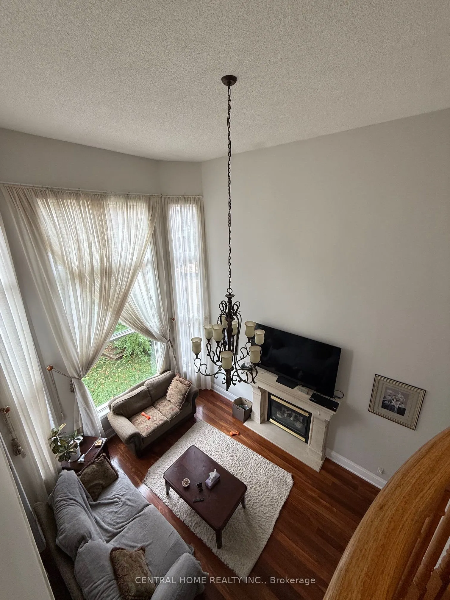 89 Old Colony Road, #main floor