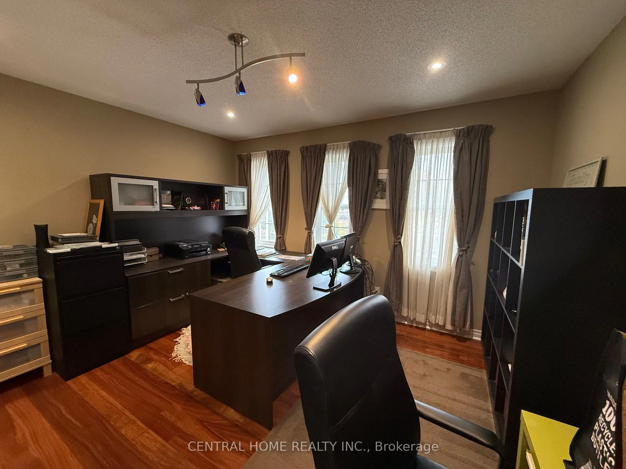 89 Old Colony Road, #main floor