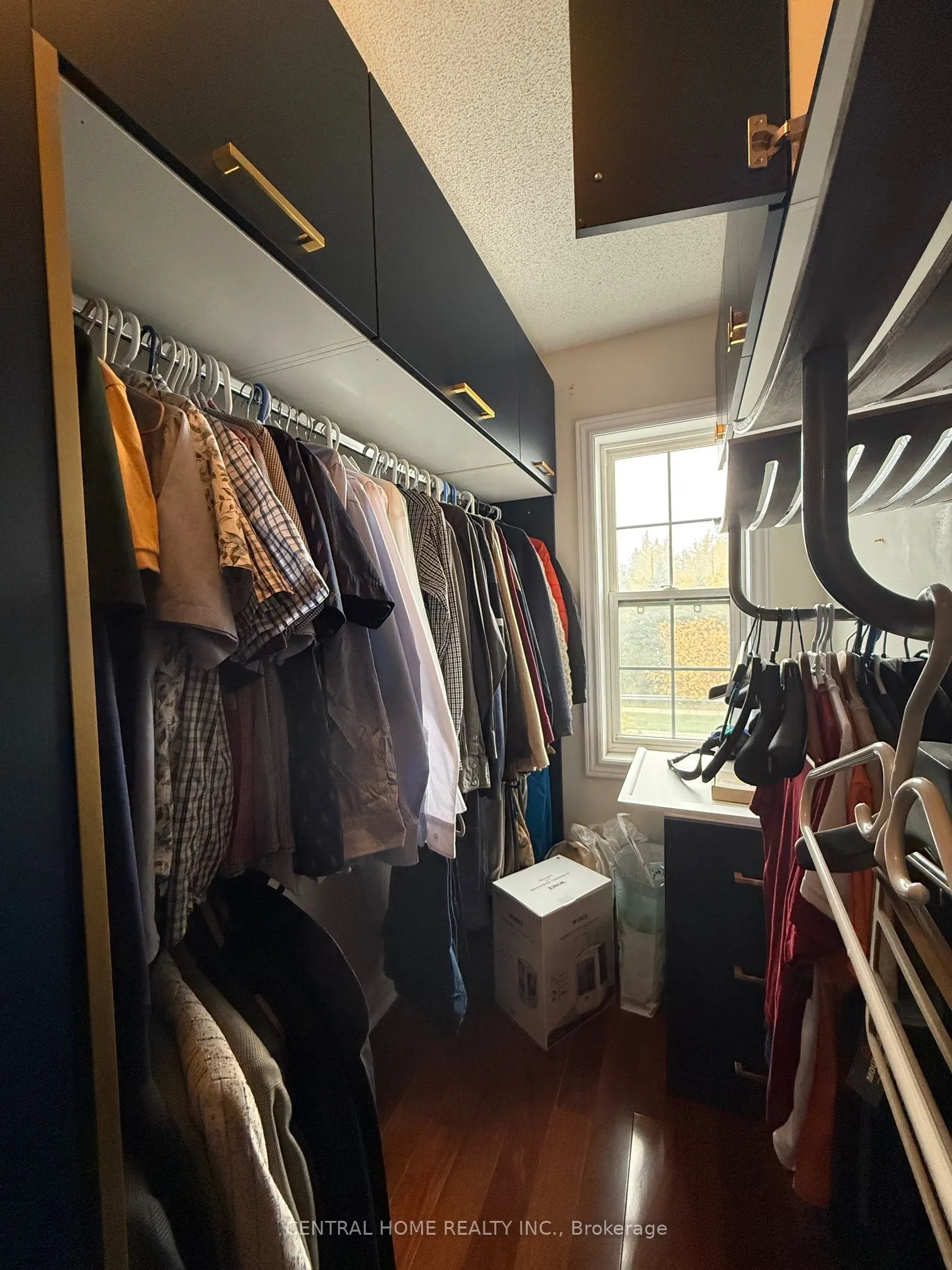 89 Old Colony Road, #main floor