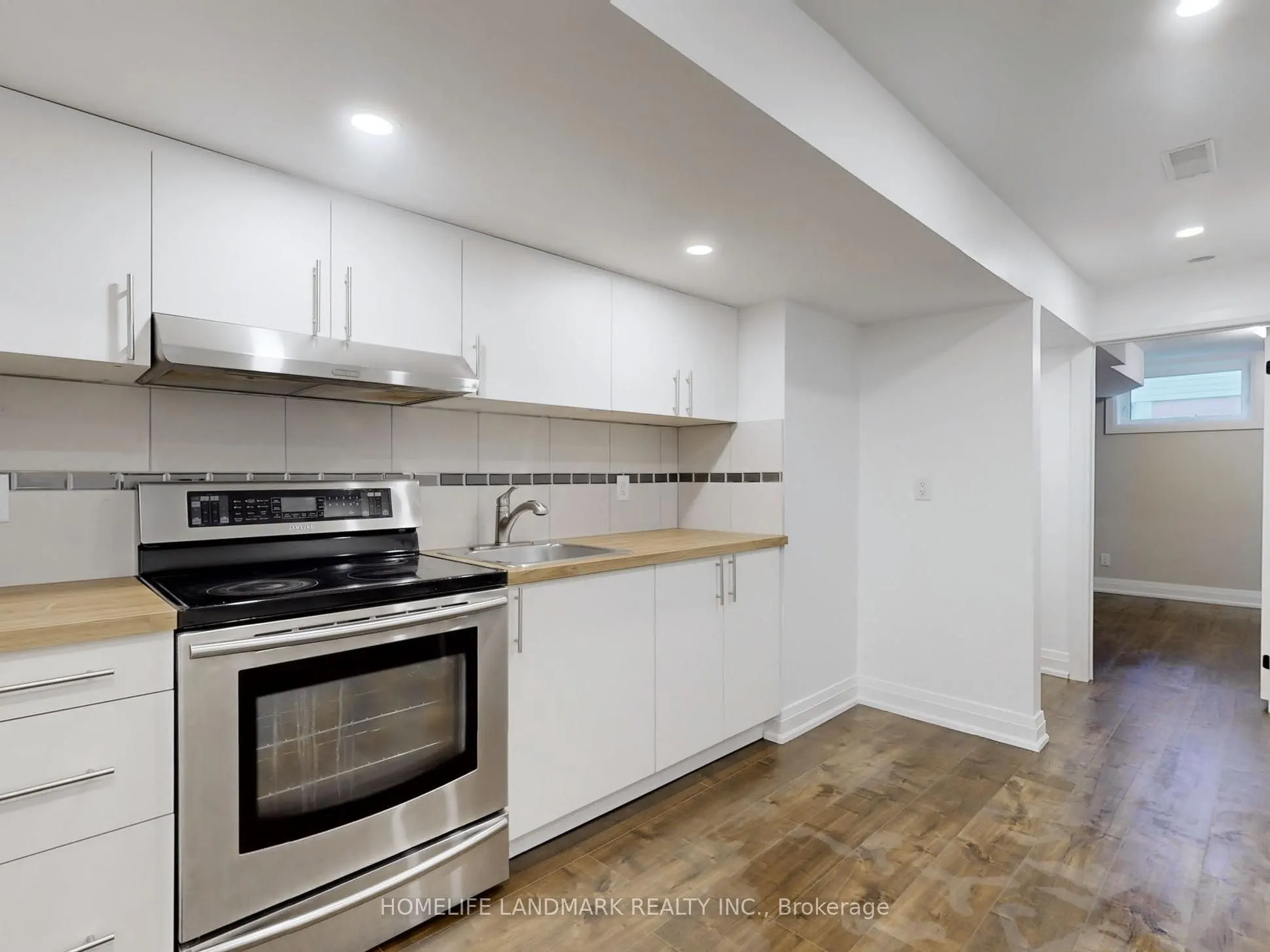 1661 Mount Albert Road S