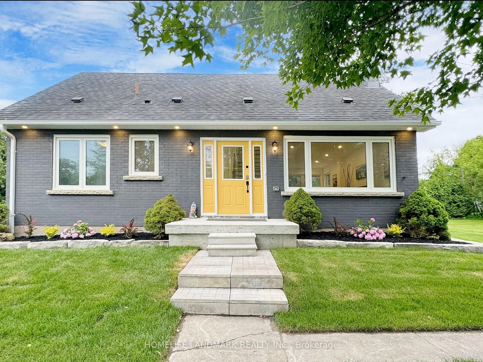 1661 Mount Albert Road S