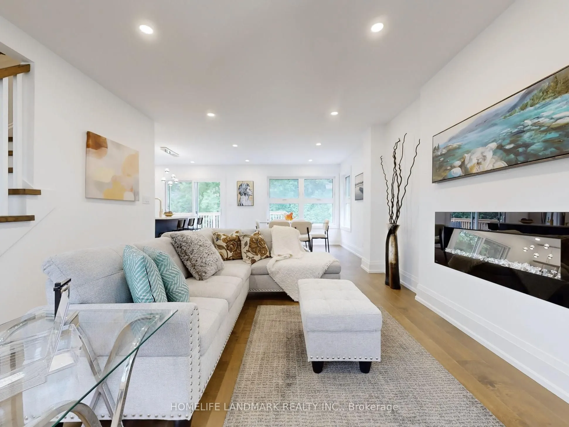 1661 Mount Albert Road S