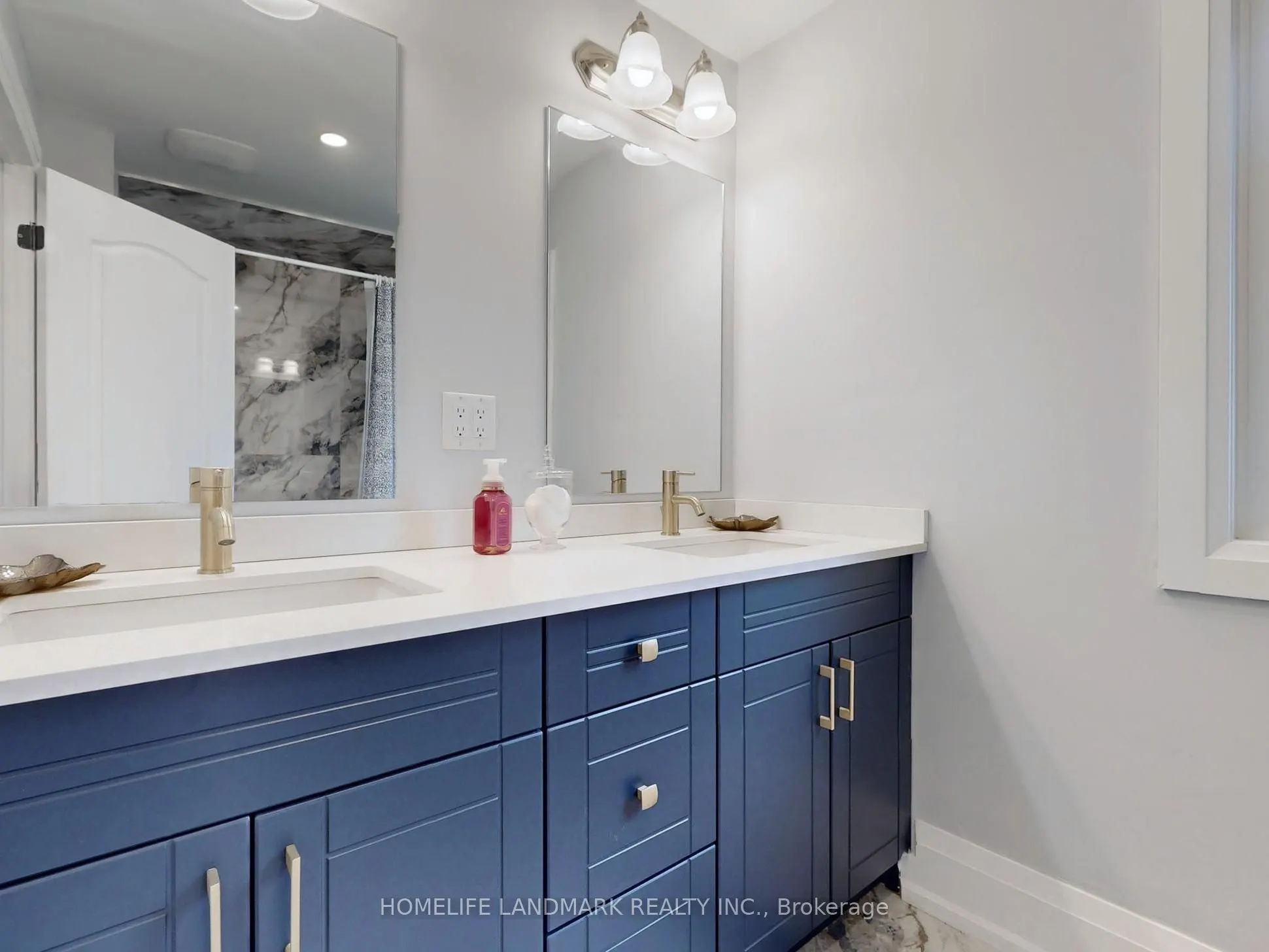 1661 Mount Albert Road S