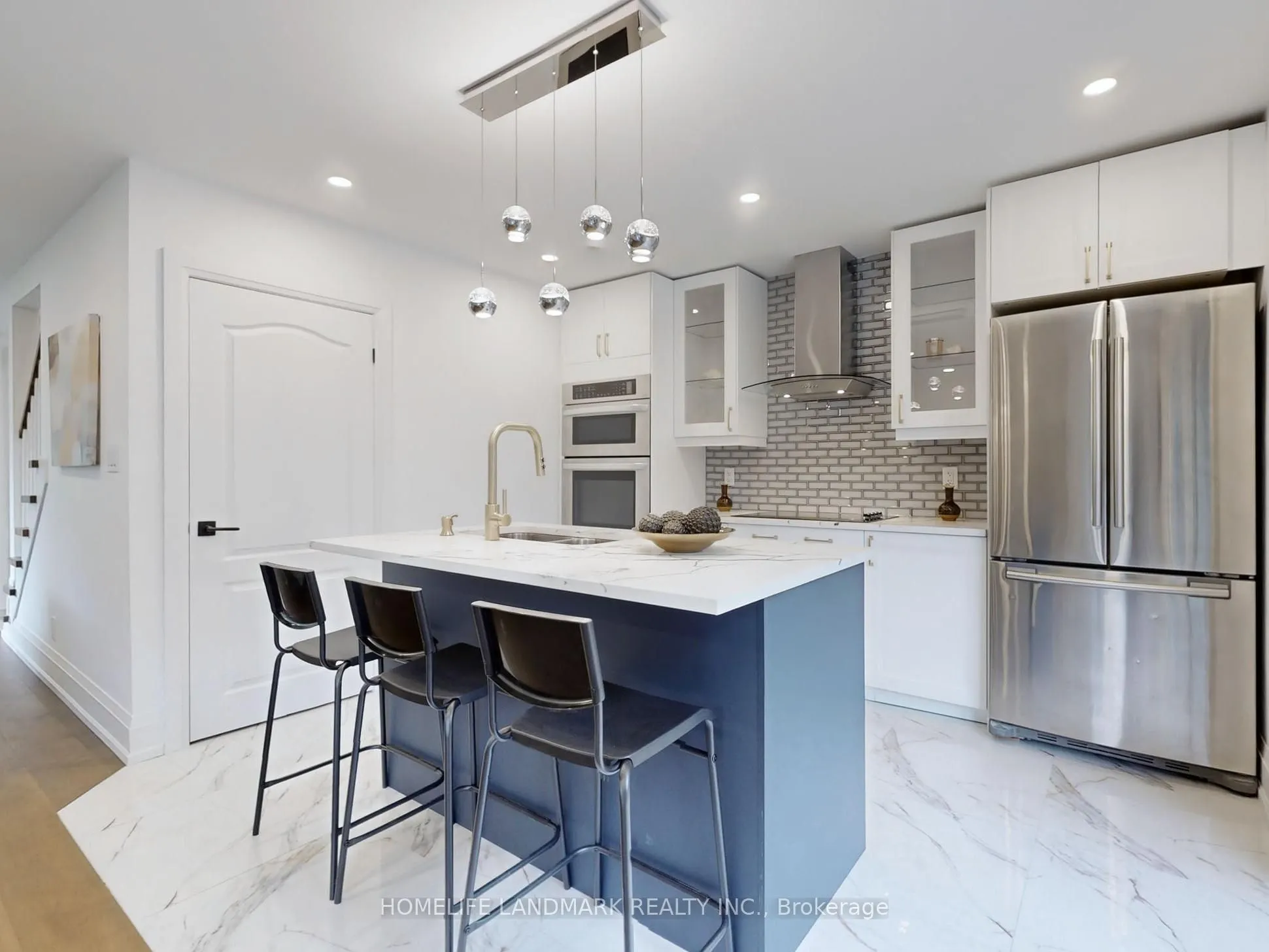 1661 Mount Albert Road S