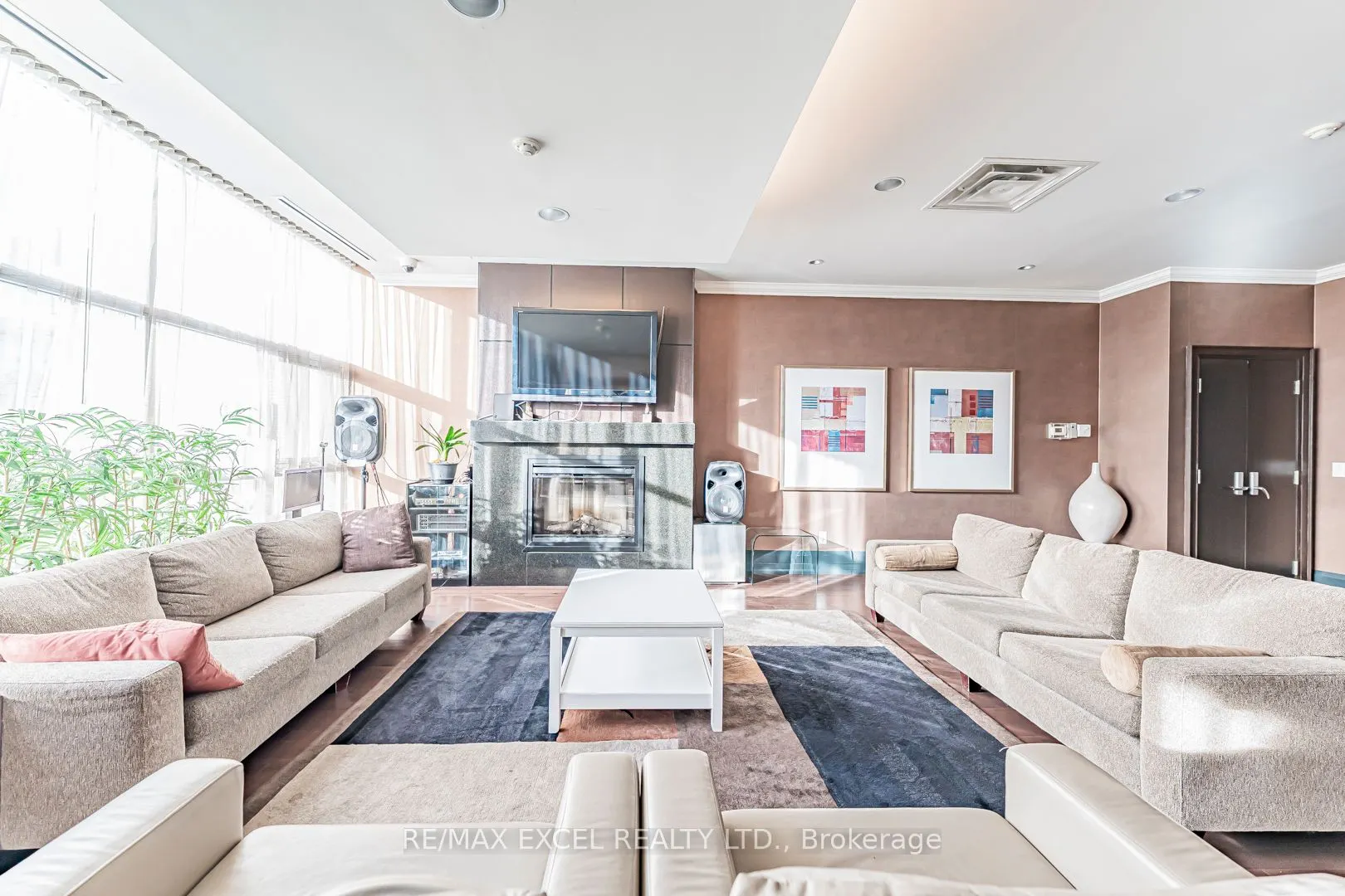 1 Upper Duke Crescent, #110