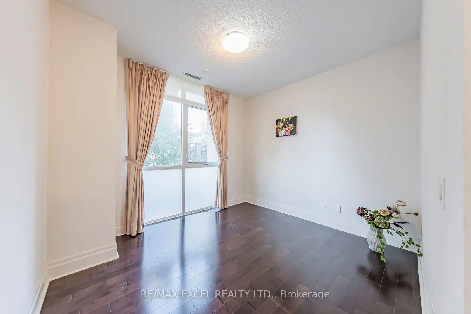 1 Upper Duke Crescent, #110