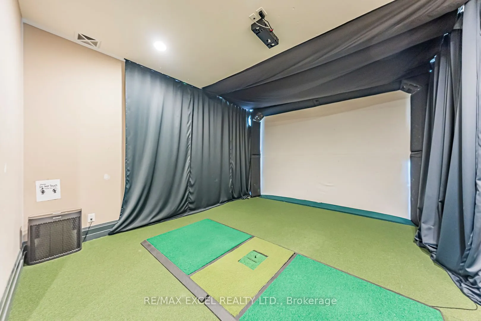 1 Upper Duke Crescent, #110