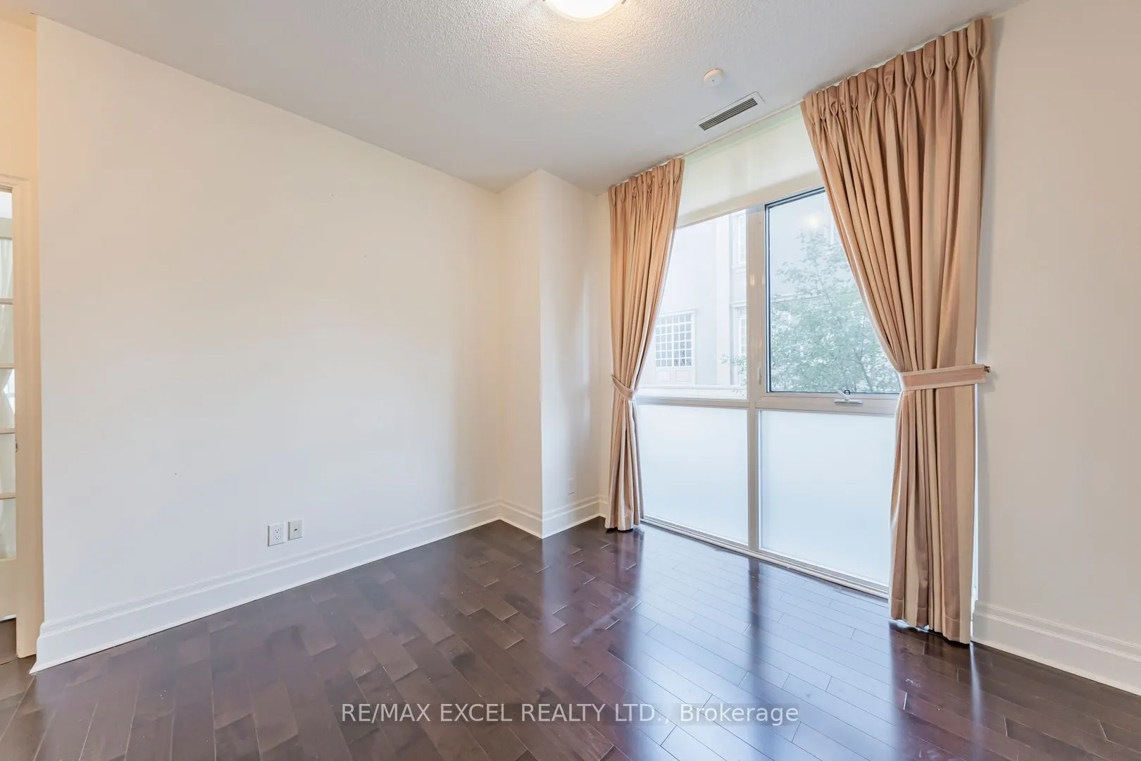 1 Upper Duke Crescent, #110