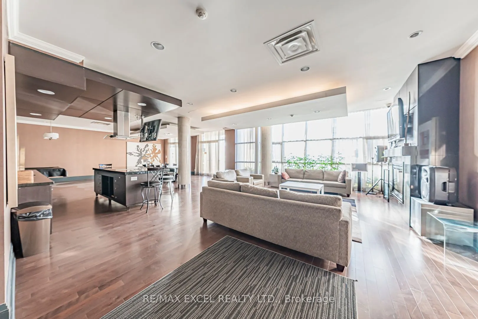 1 Upper Duke Crescent, #110