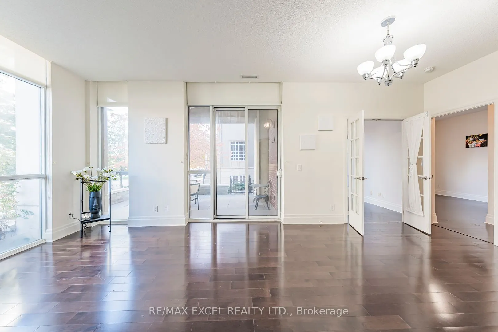 1 Upper Duke Crescent, #110