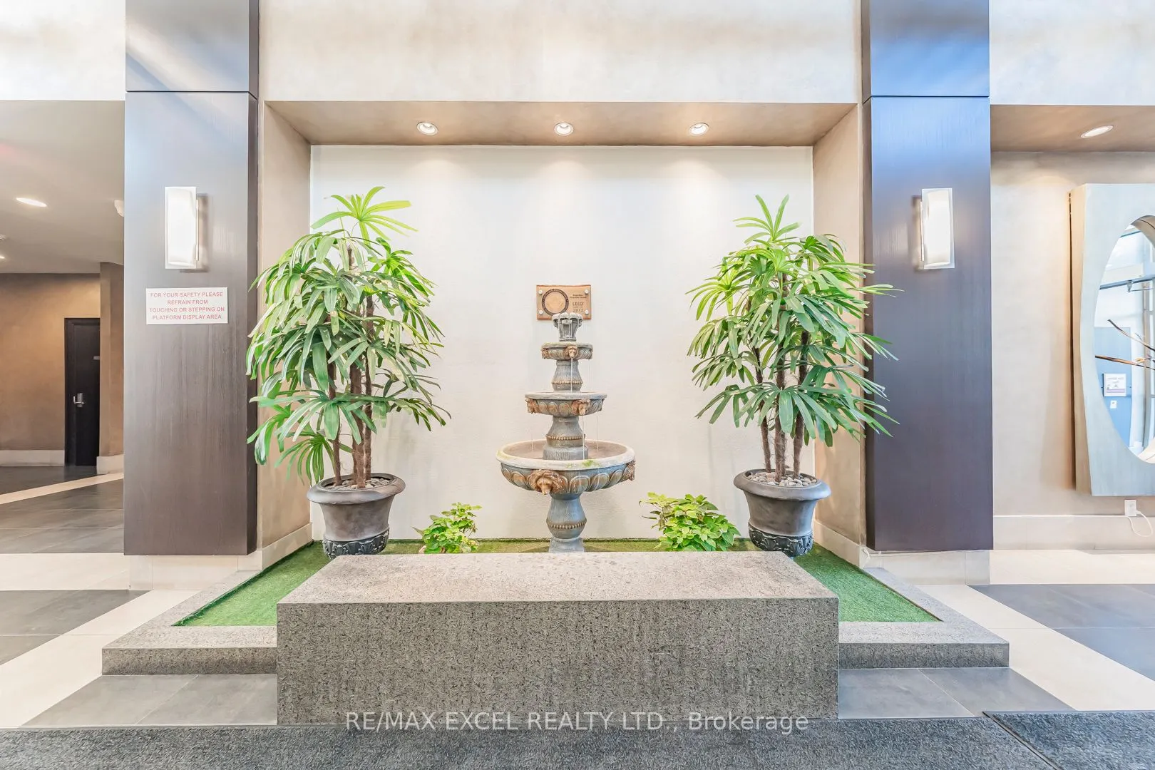 1 Upper Duke Crescent, #110