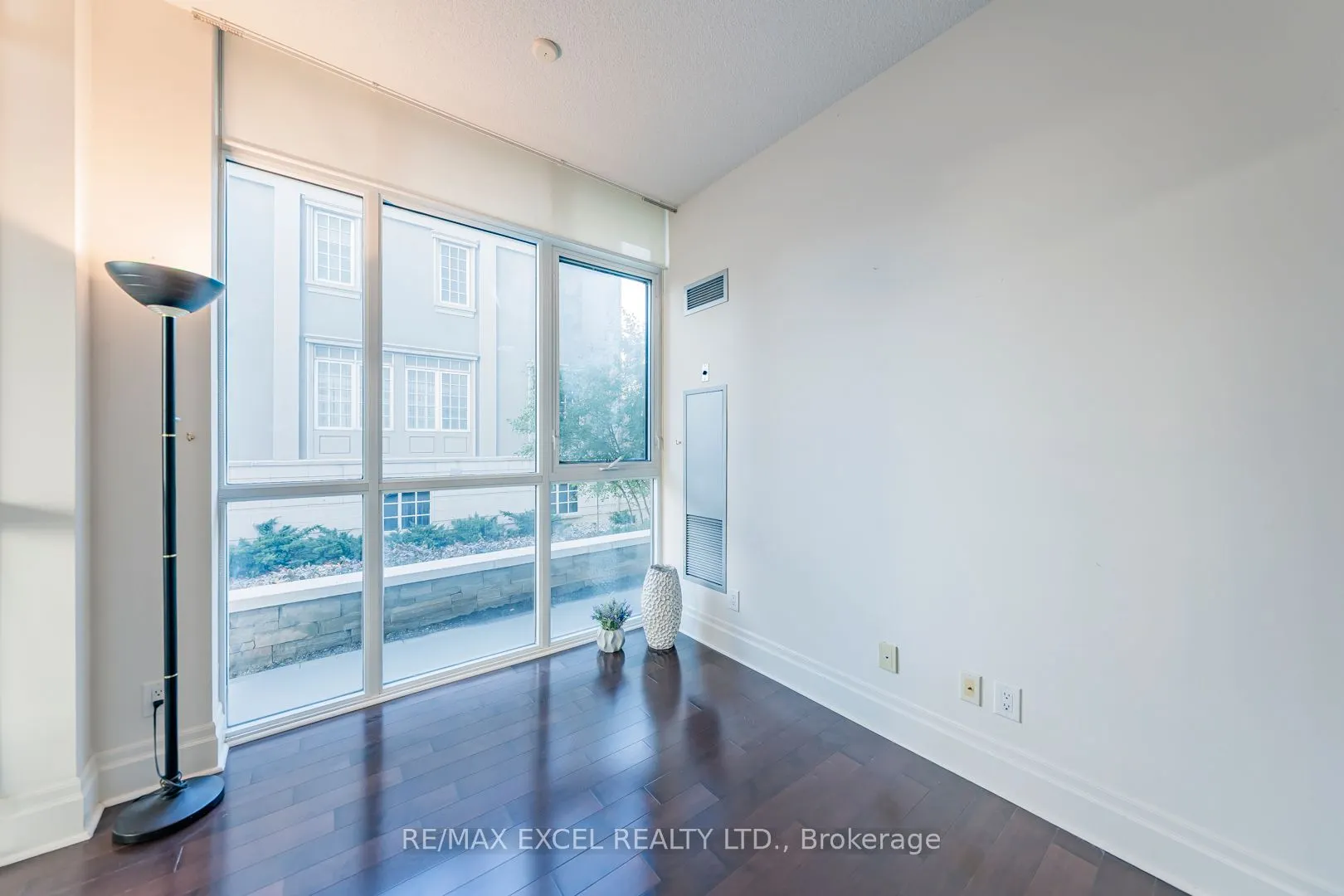 1 Upper Duke Crescent, #110