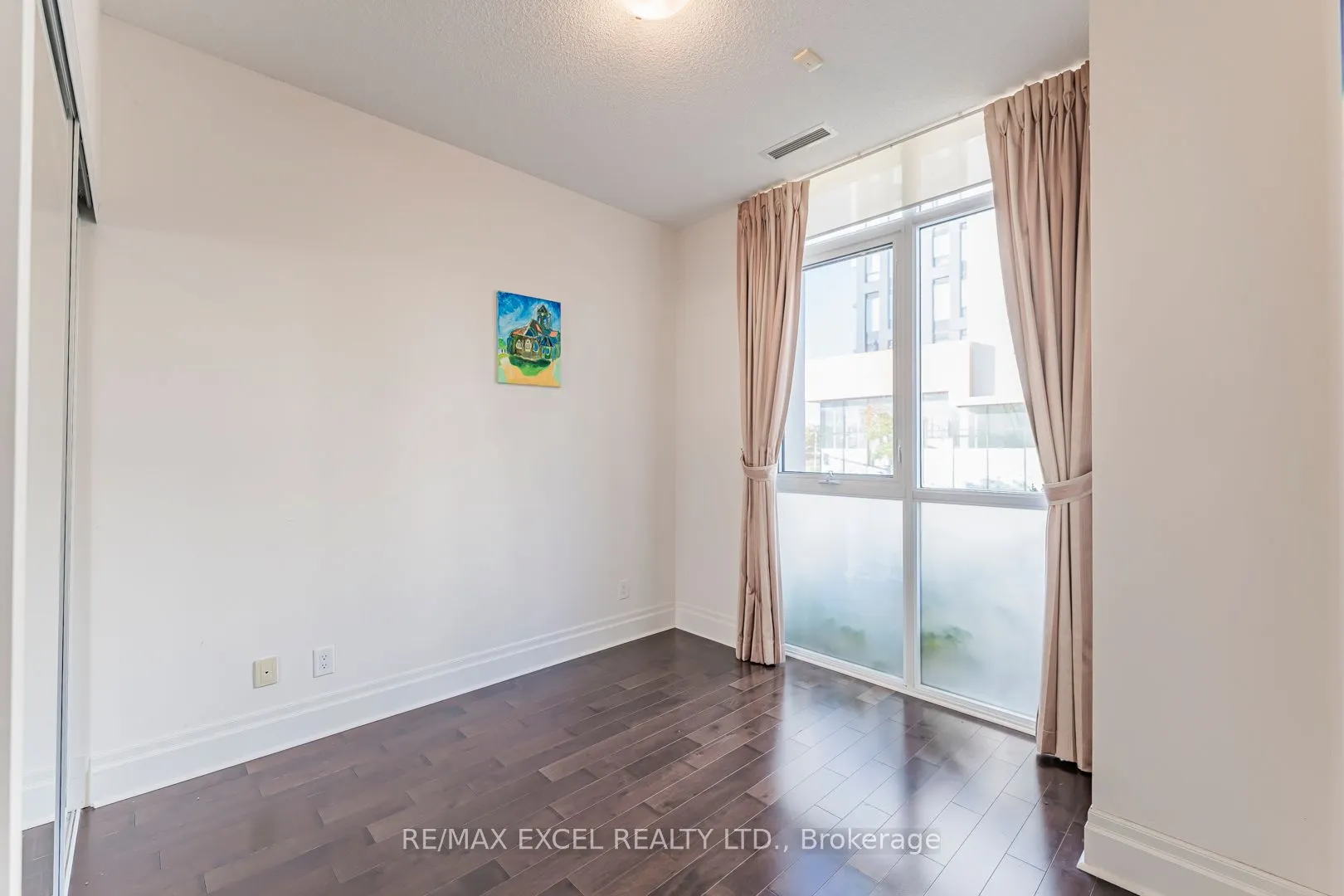 1 Upper Duke Crescent, #110