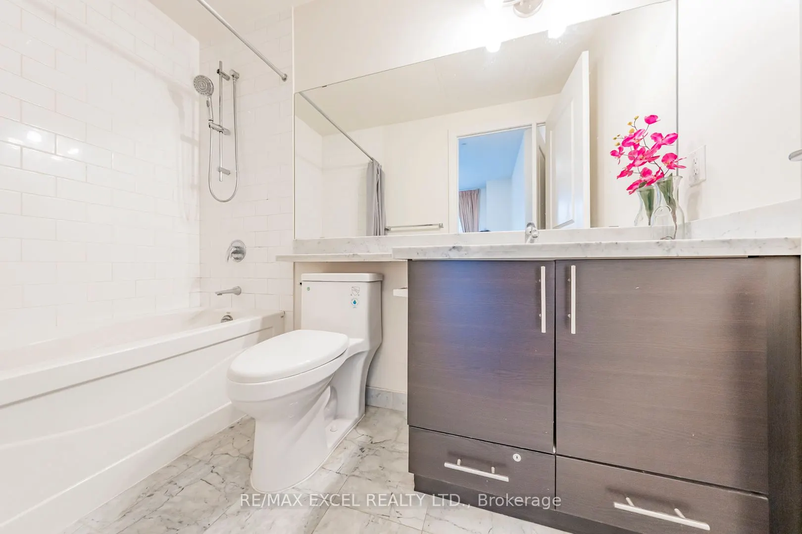 1 Upper Duke Crescent, #110