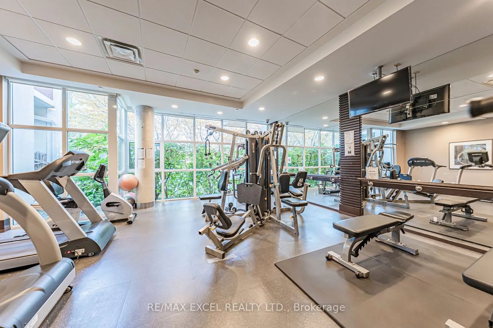 1 Upper Duke Crescent, #110