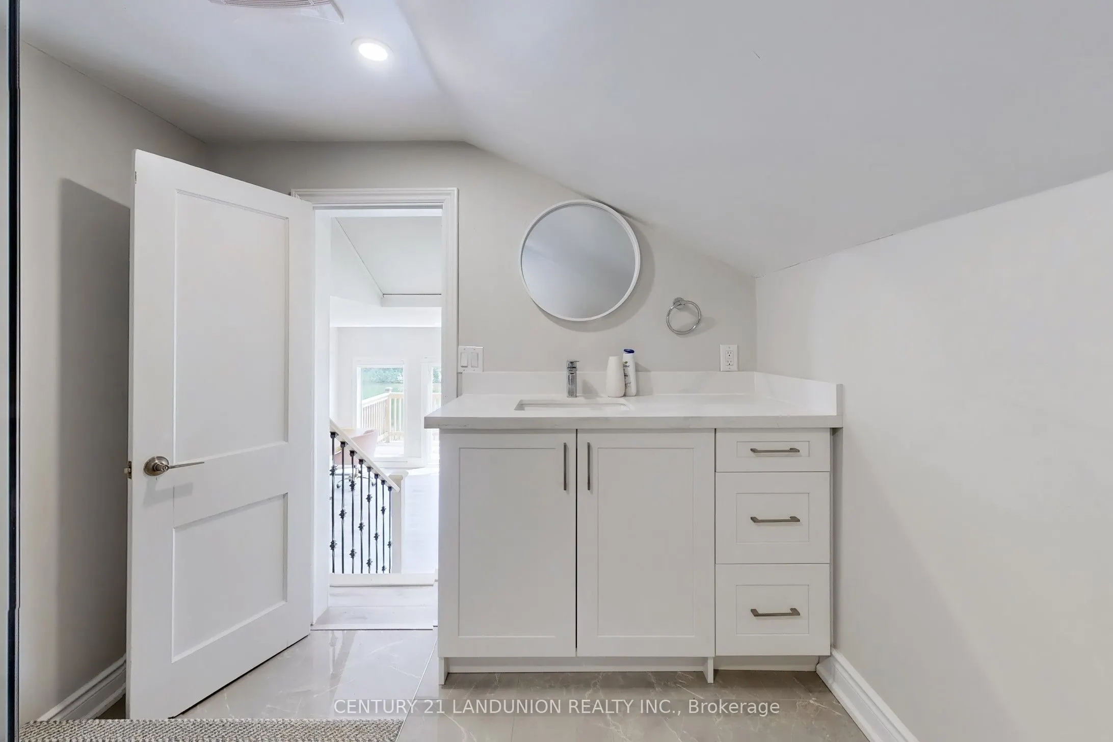 13291 warden Acres E