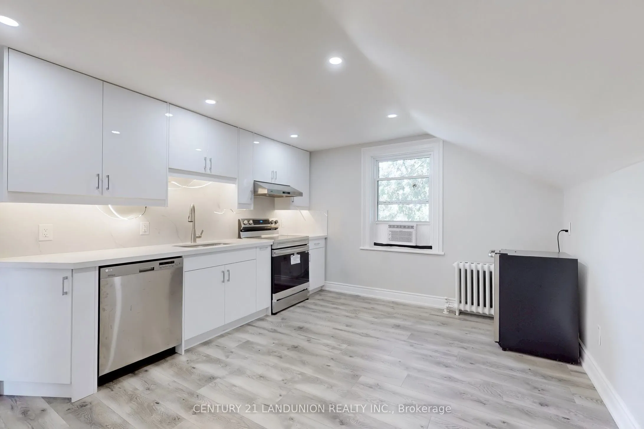 13291 warden Acres E