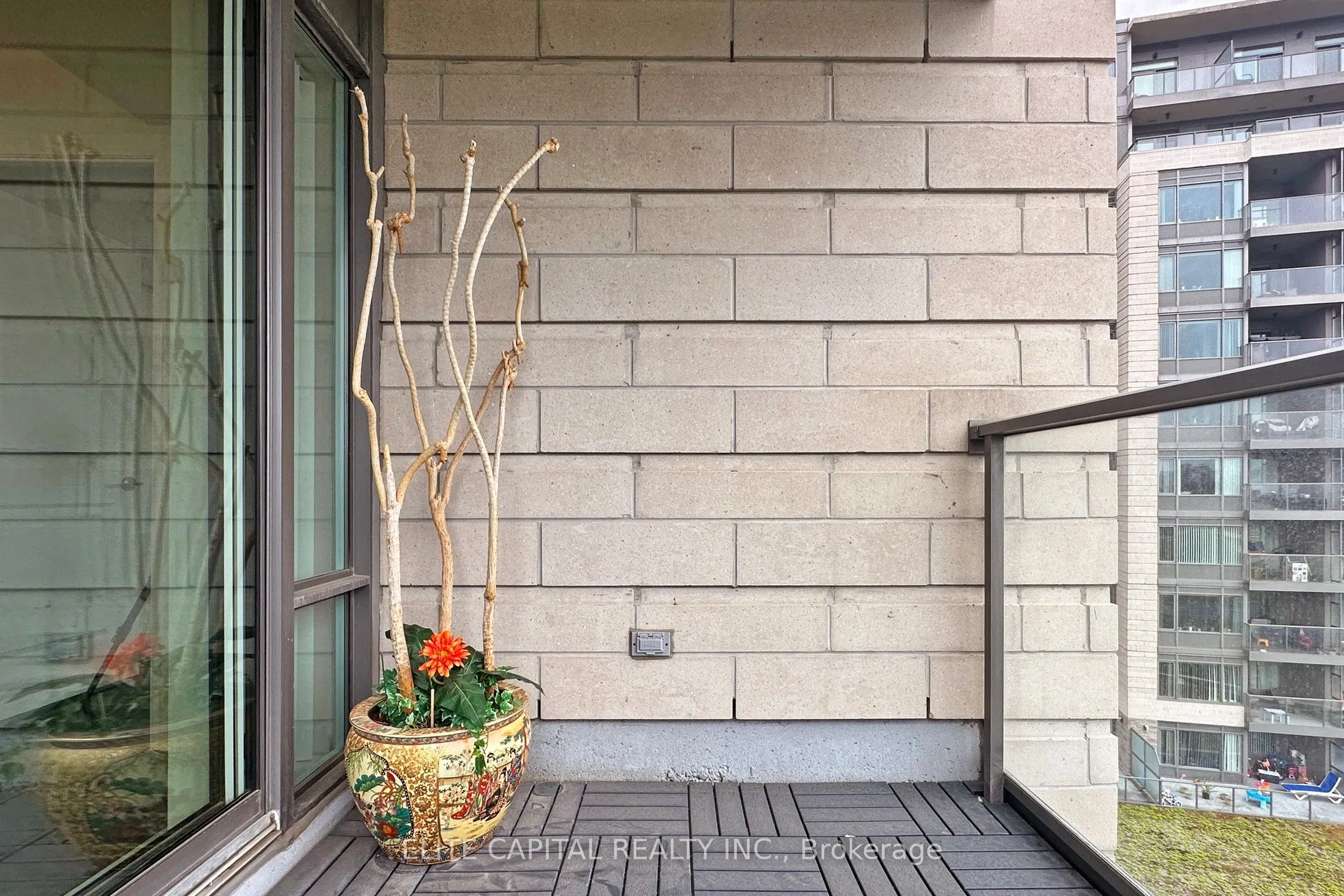 233 South Park Road, #805