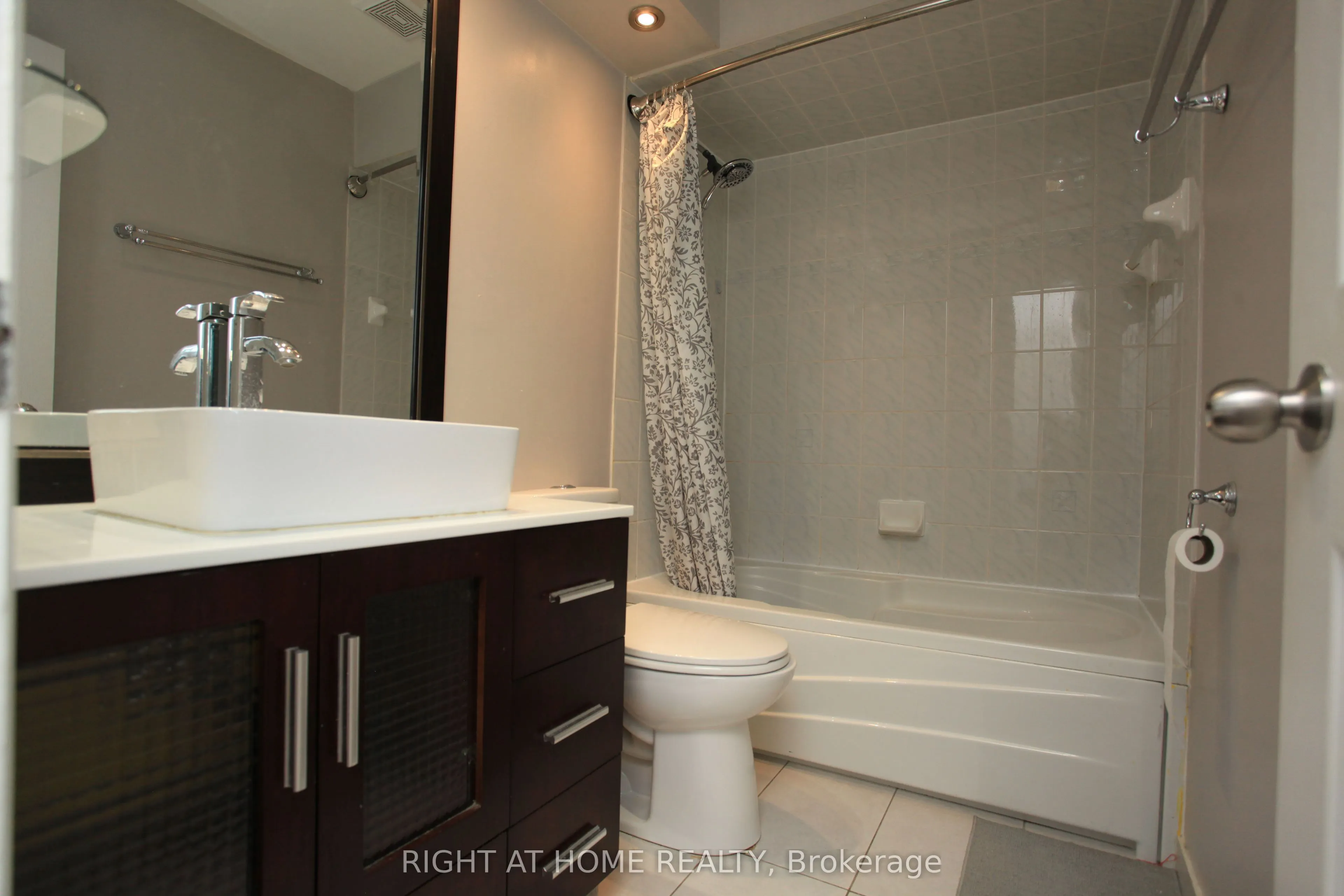 38 THE CARRIAGE Way, #38