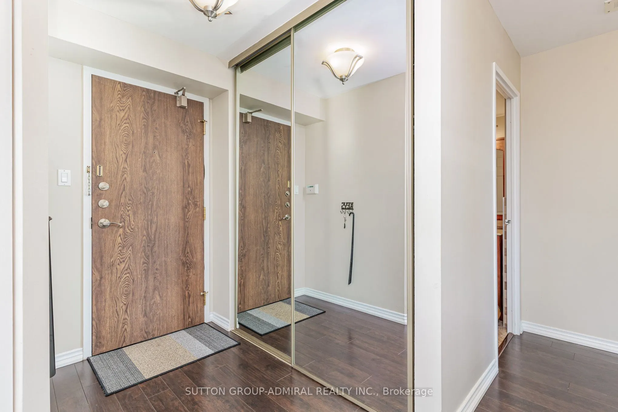 7440 Bathurst Street, #807