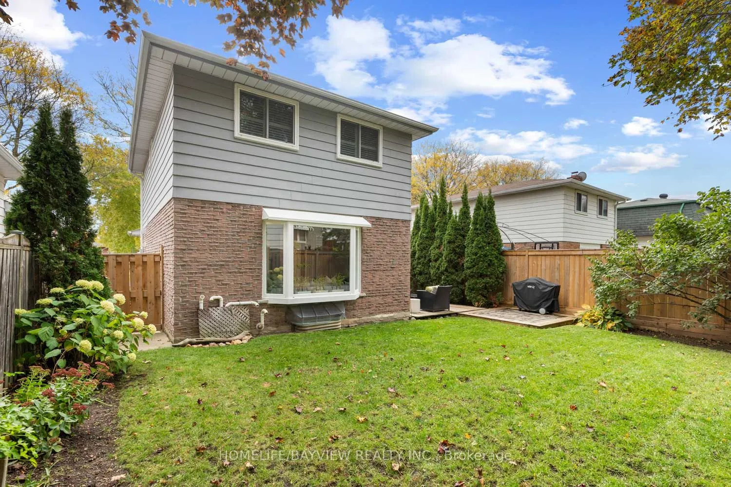 255 Stouffer Street W