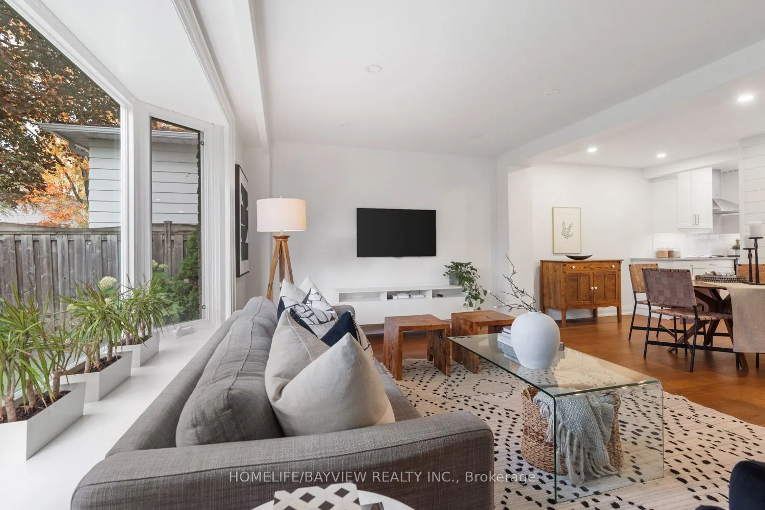 255 Stouffer Street W