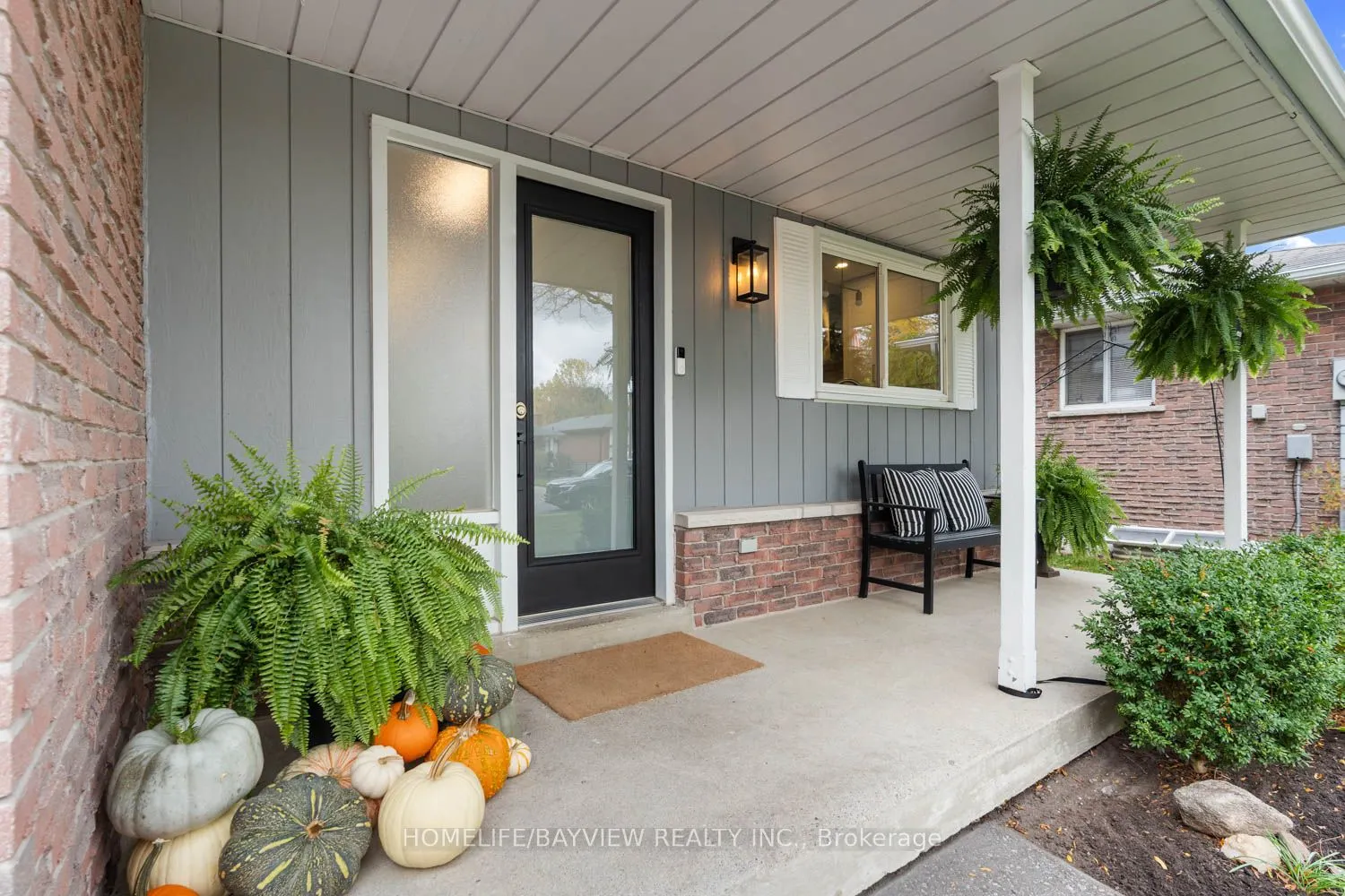 255 Stouffer Street W