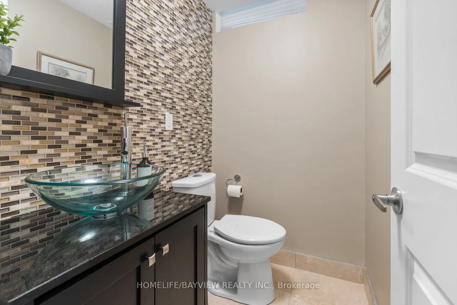 255 Stouffer Street W