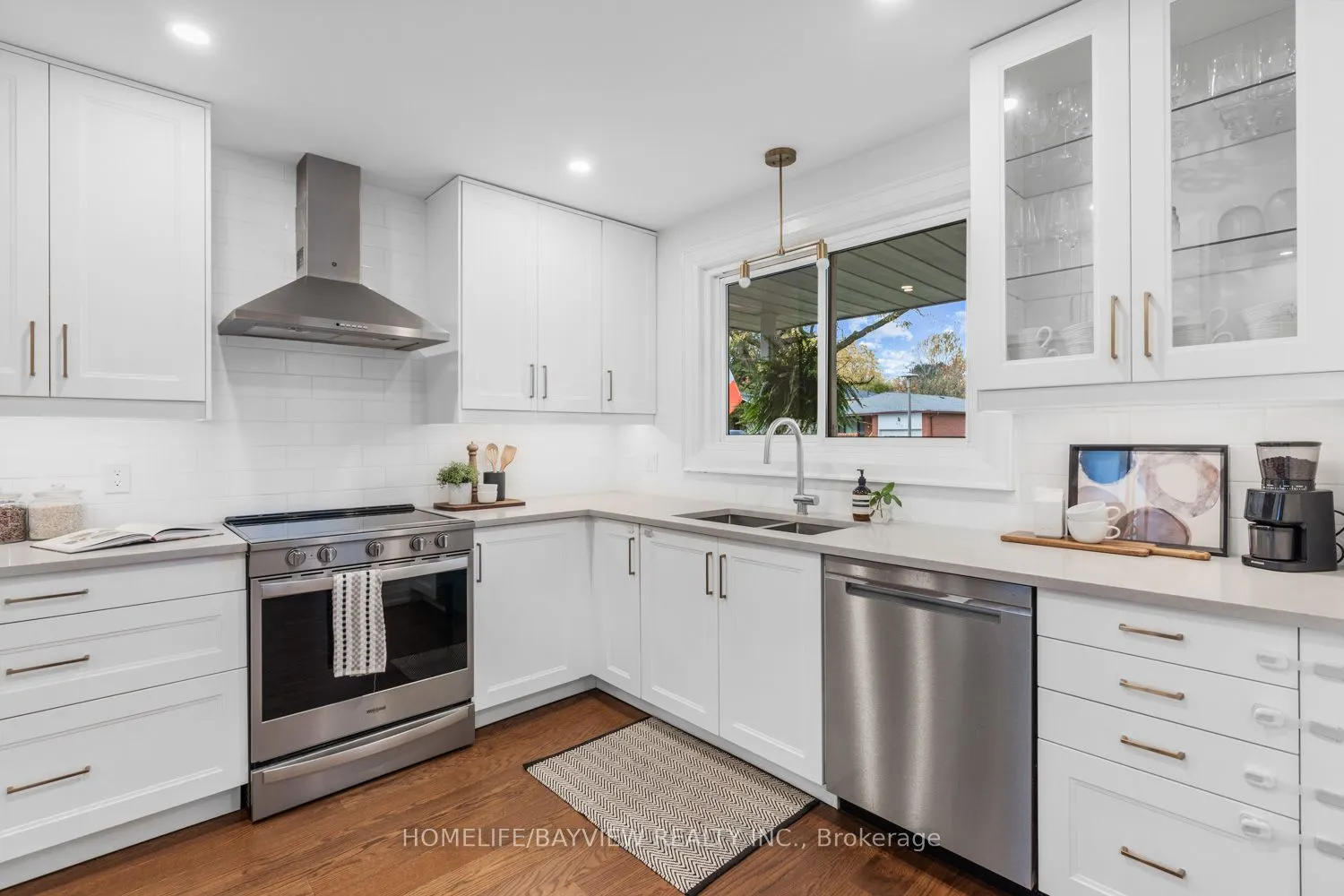 255 Stouffer Street W