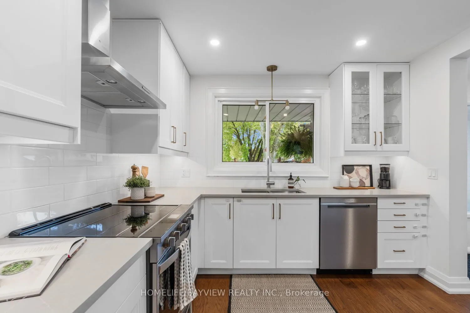 255 Stouffer Street W