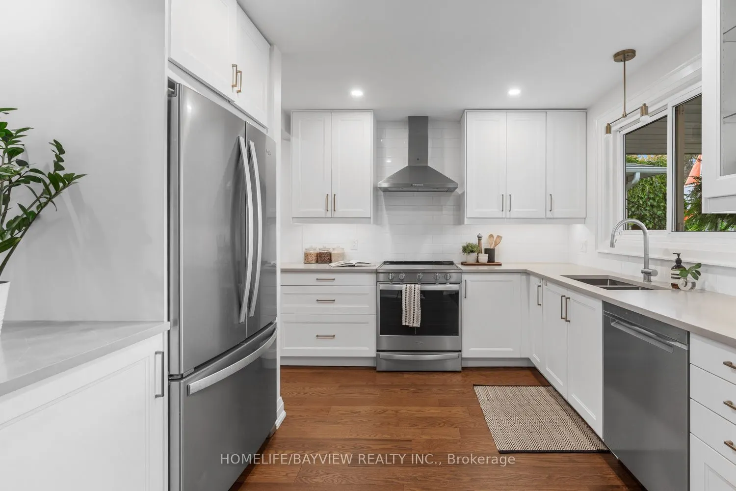 255 Stouffer Street W