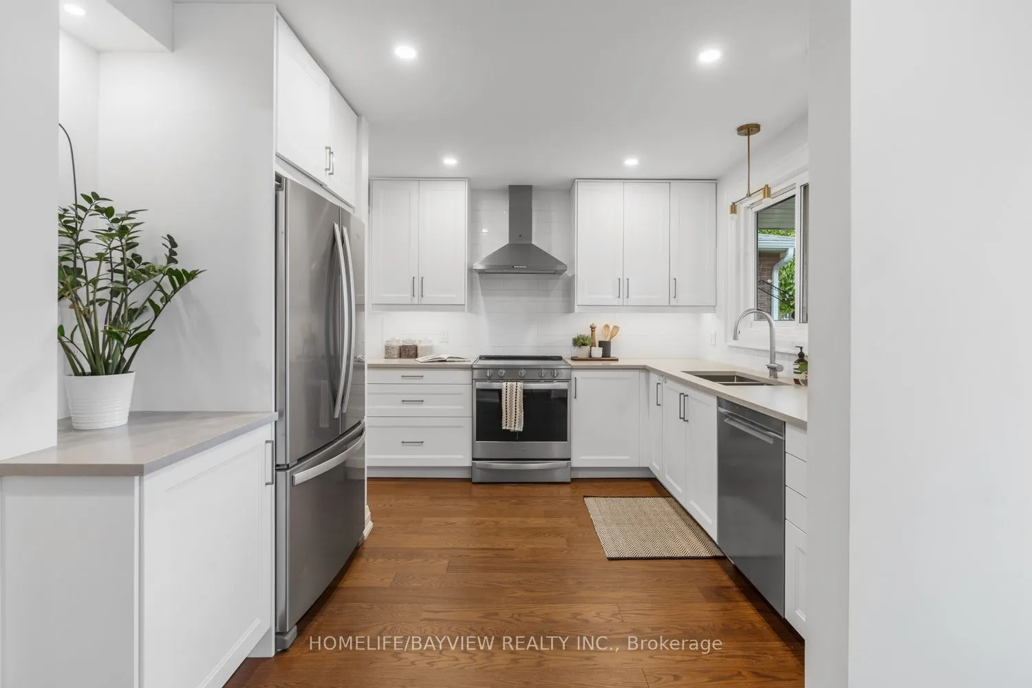 255 Stouffer Street W