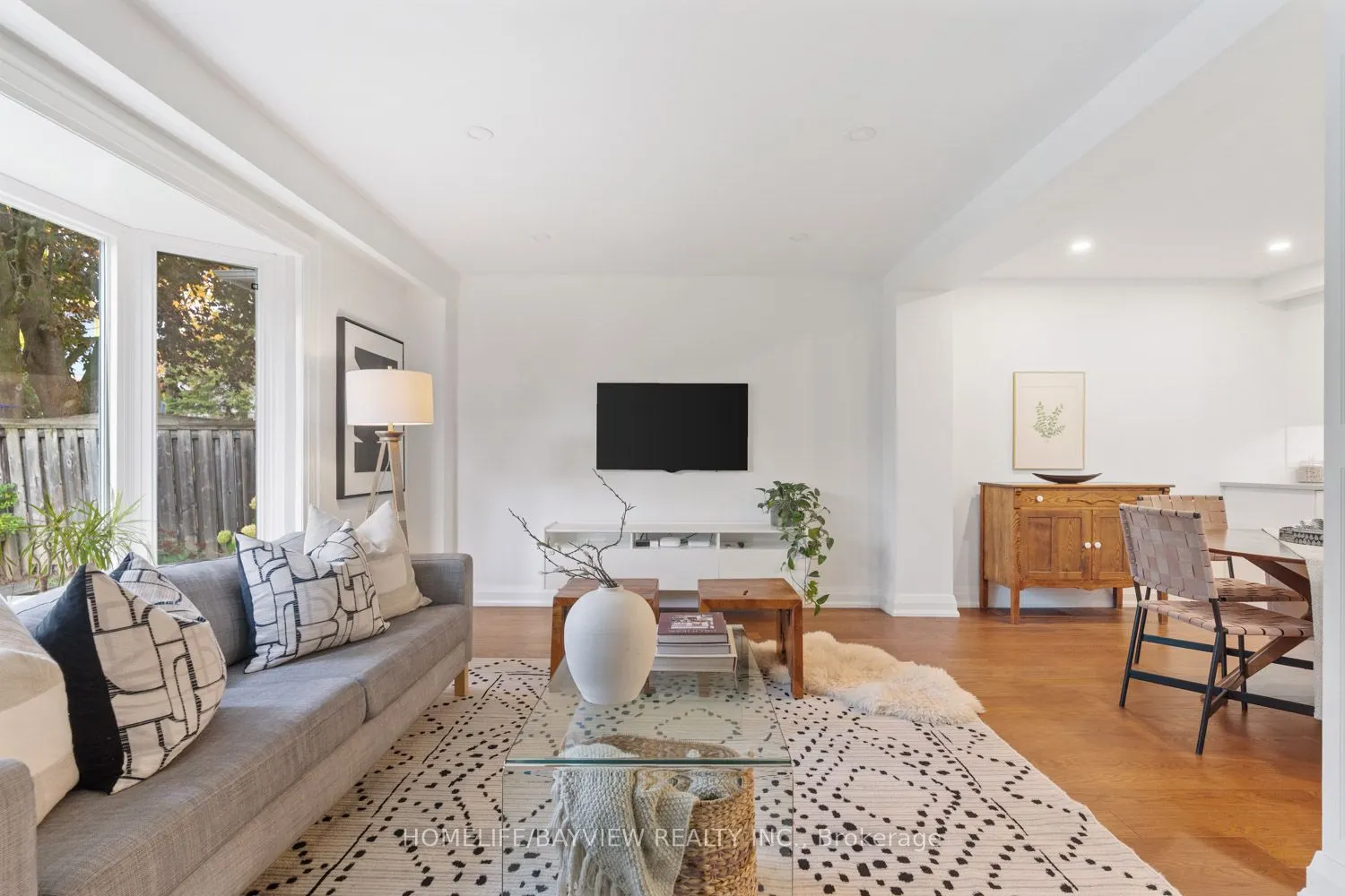 255 Stouffer Street W