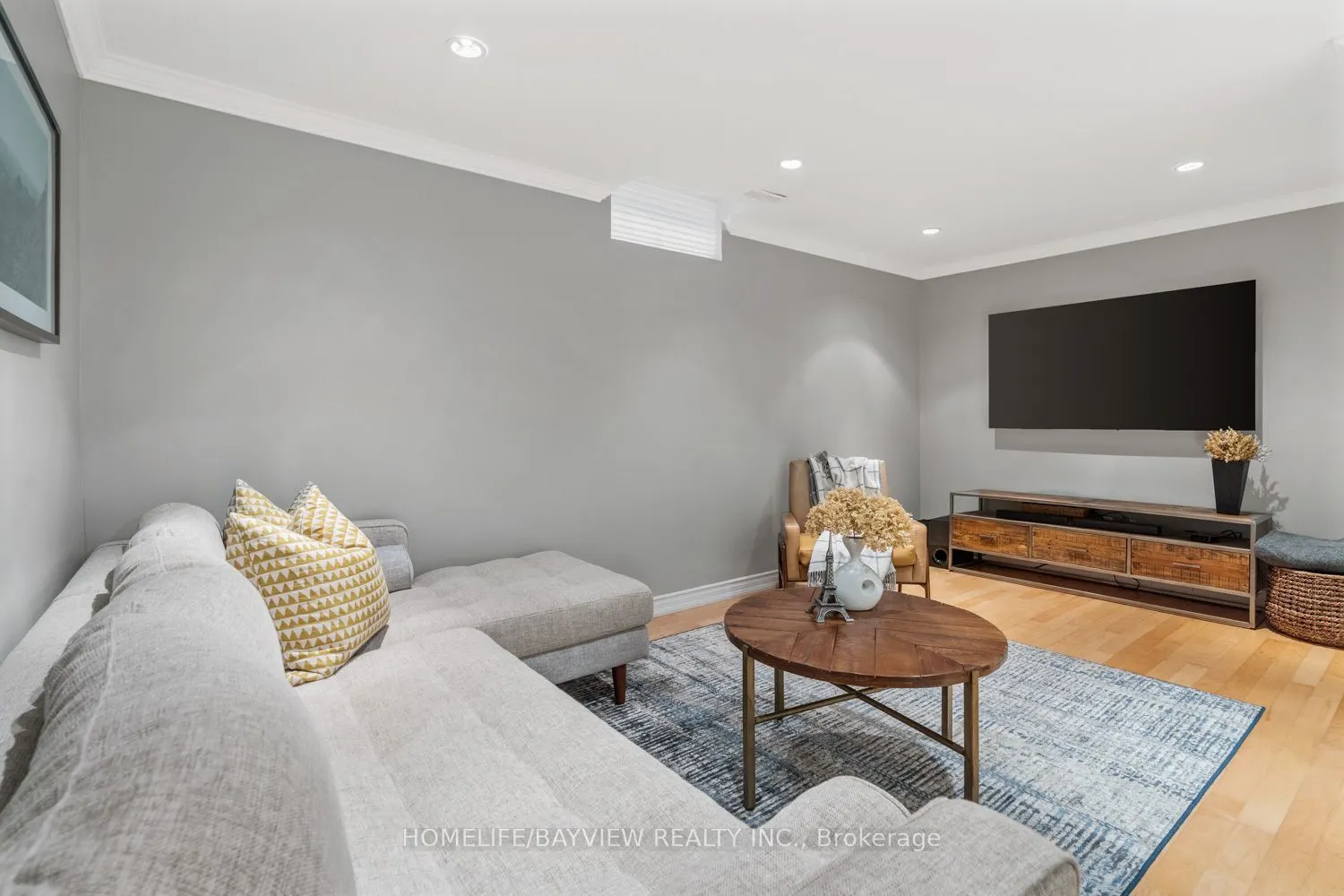 255 Stouffer Street W