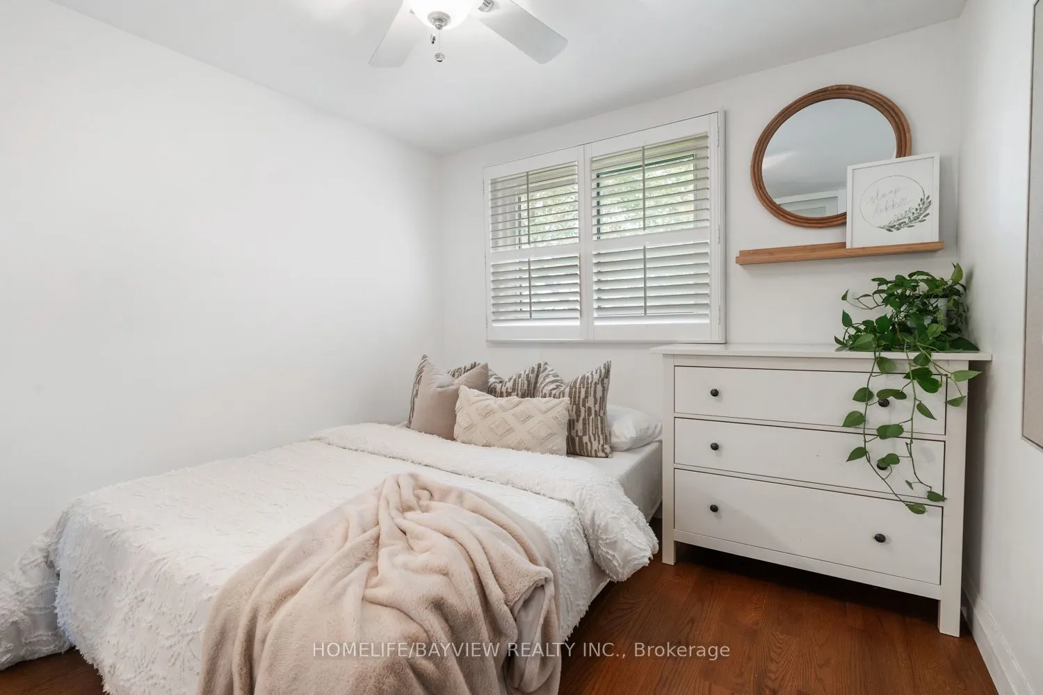 255 Stouffer Street W