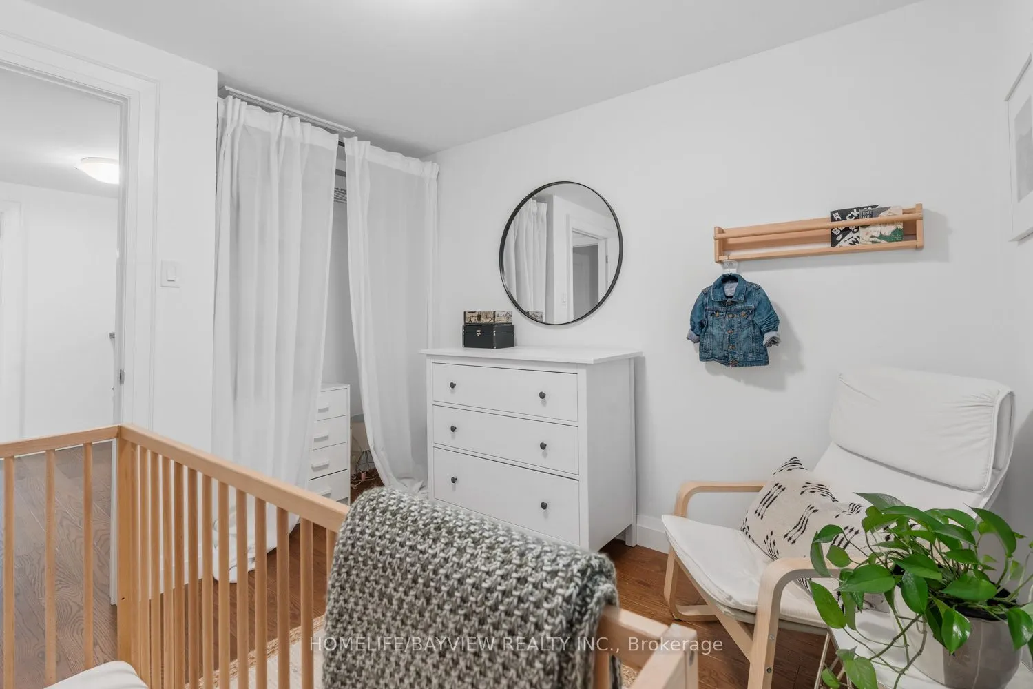 255 Stouffer Street W