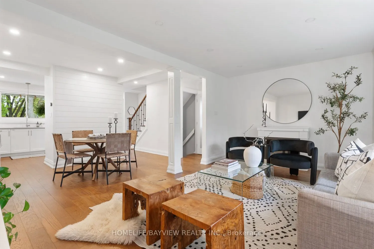 255 Stouffer Street W