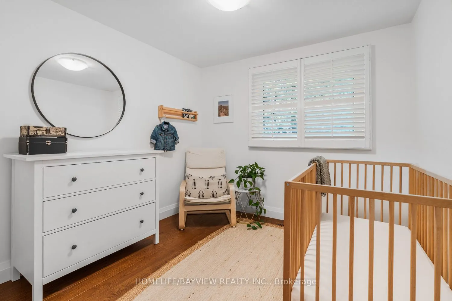 255 Stouffer Street W