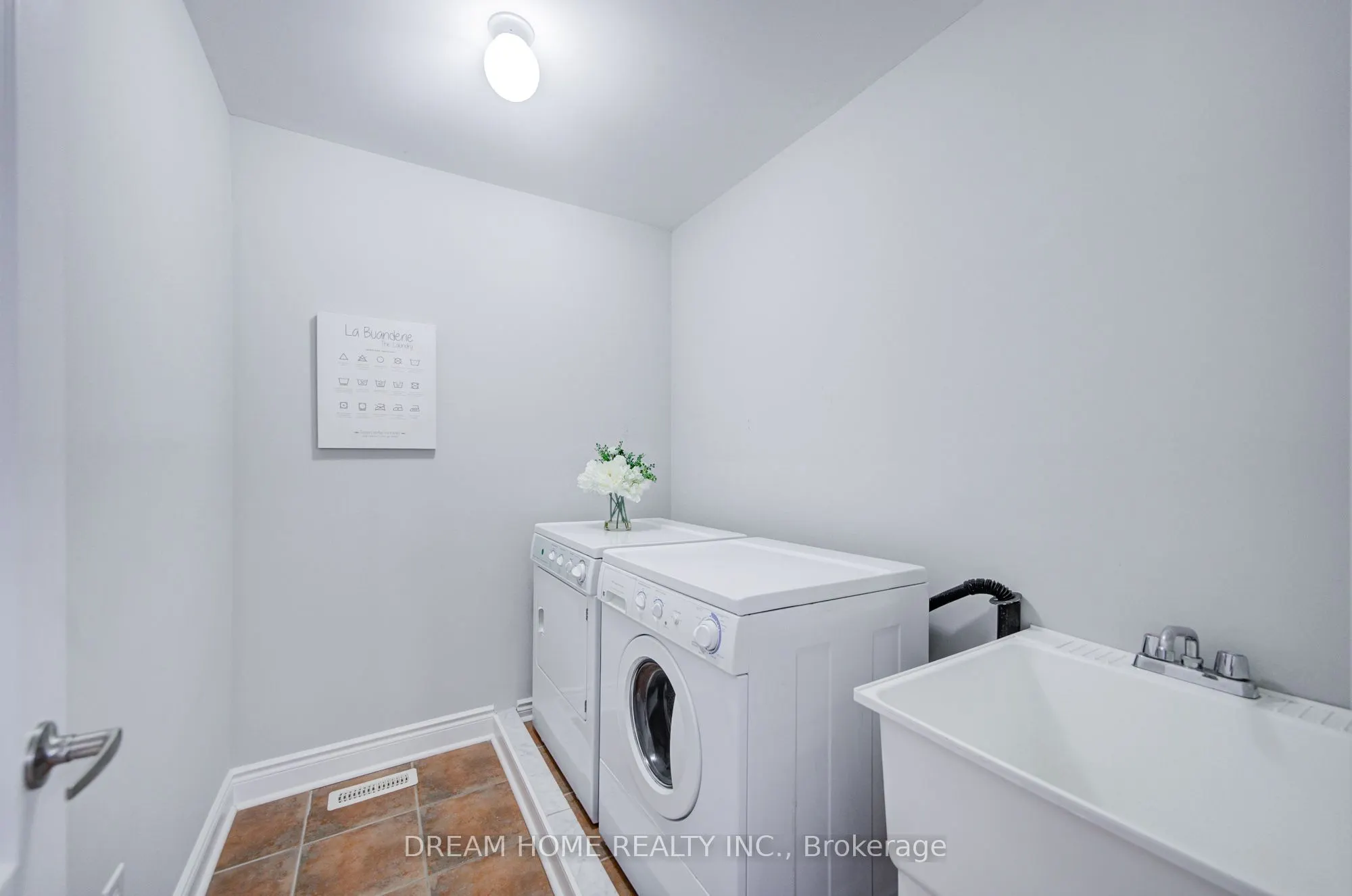 172 Tom Taylor Crescent