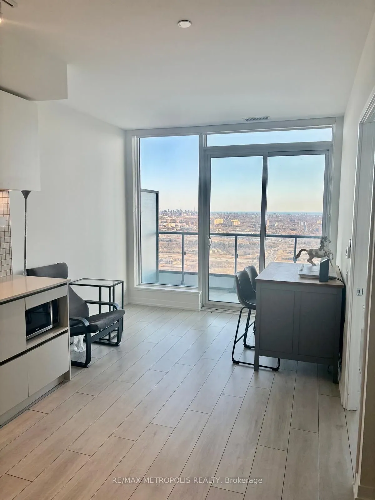 5 Buttermill Avenue, #PH08