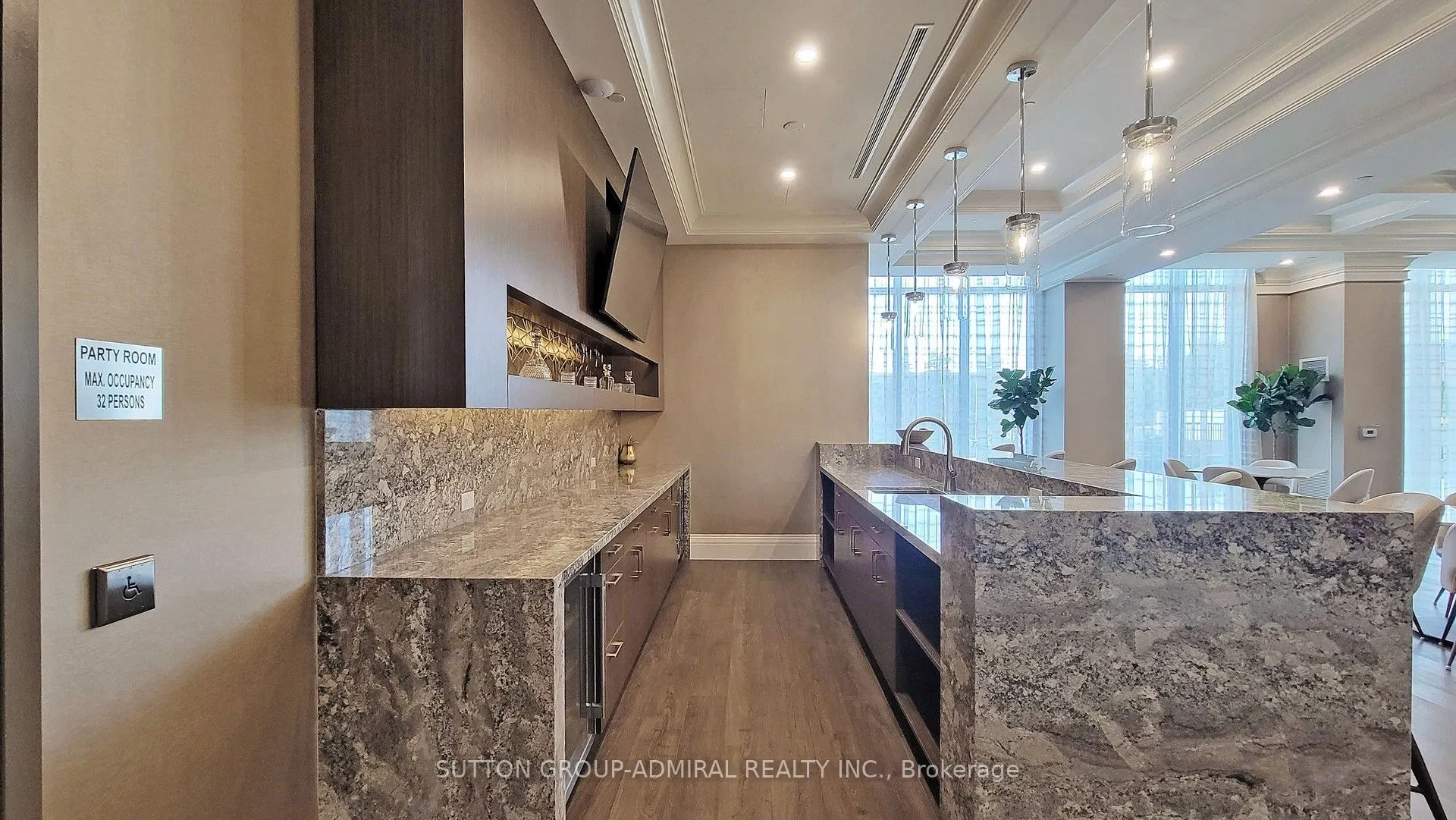 10 Gatineau Drive, #716