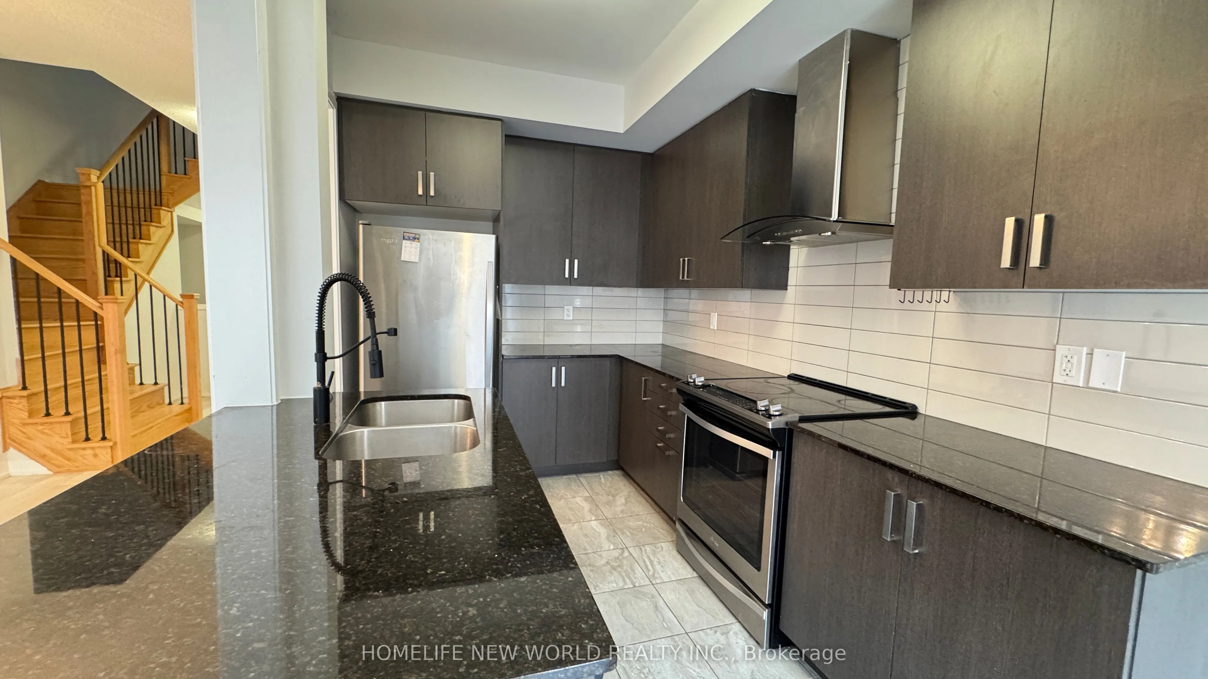 120 Knott End Crescent