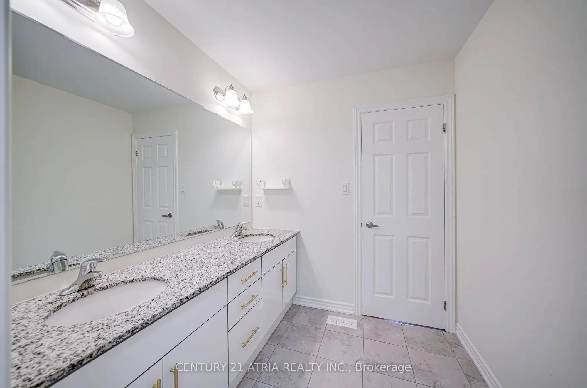 29 Thomas Frisby Jr Crescent