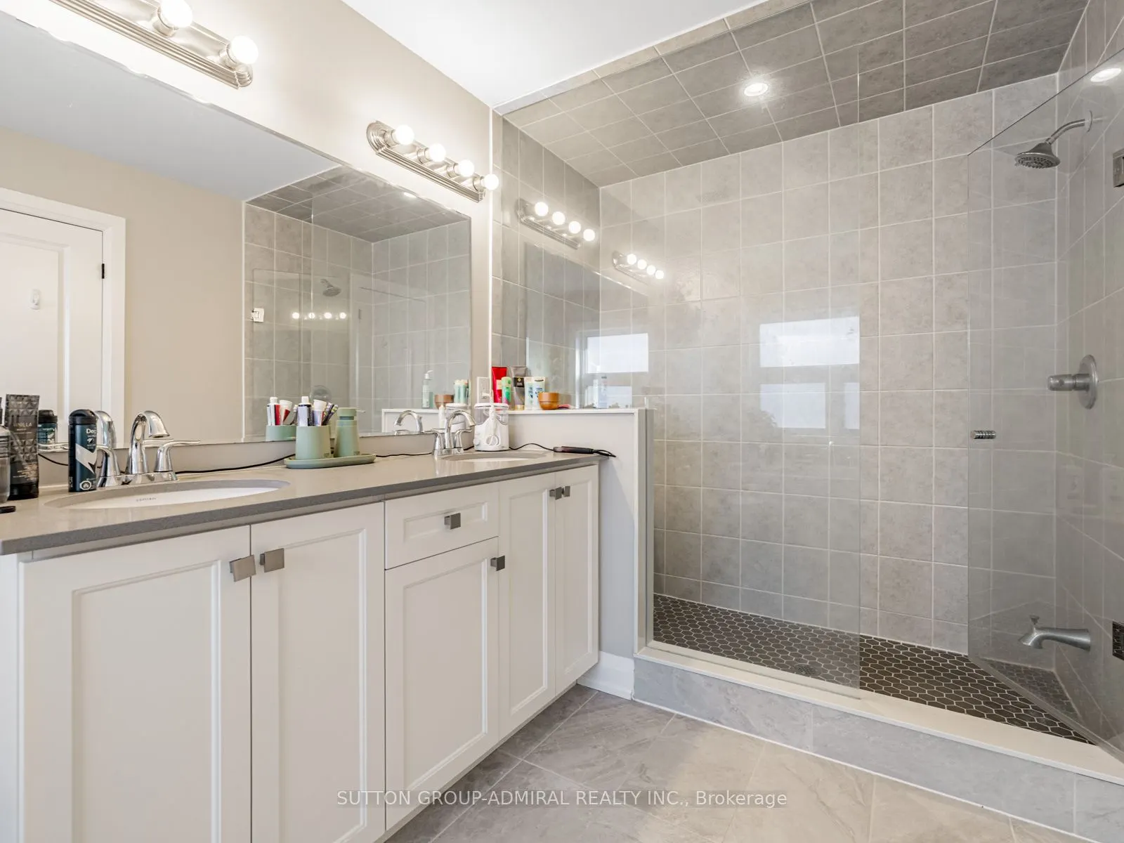 915 Isaac Phillips Way