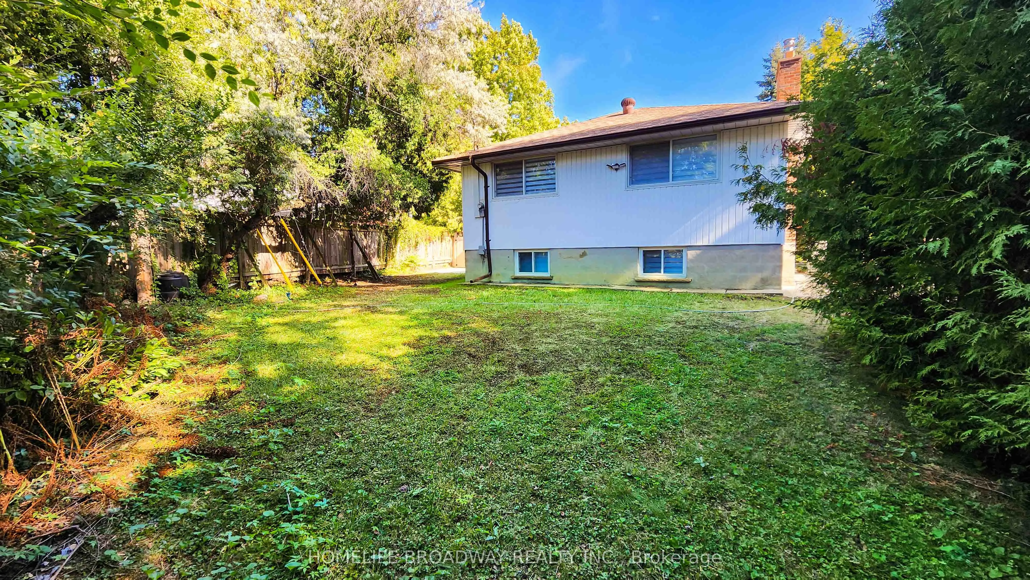 23 Southdale Drive, #(Lower)